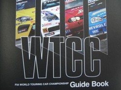ラリーでは、WTCC ガイドブックをプレゼント！！